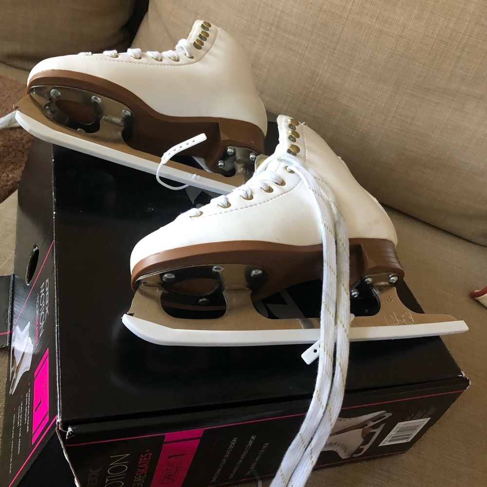 Figure skates